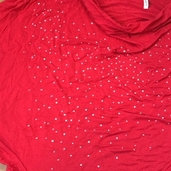 Red asymmetrical shirt - Picture 2 of 12